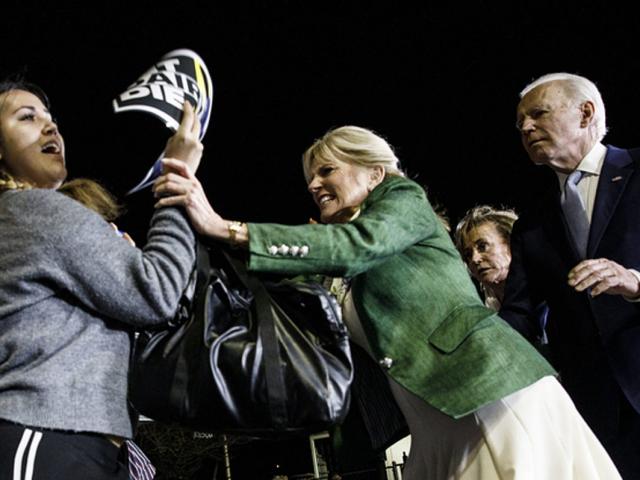 Thế giới - "Thâm cung bí sử" nhà ông Biden: Bà Jill Biden mặc bikini ngăn chồng tranh cử tổng thống