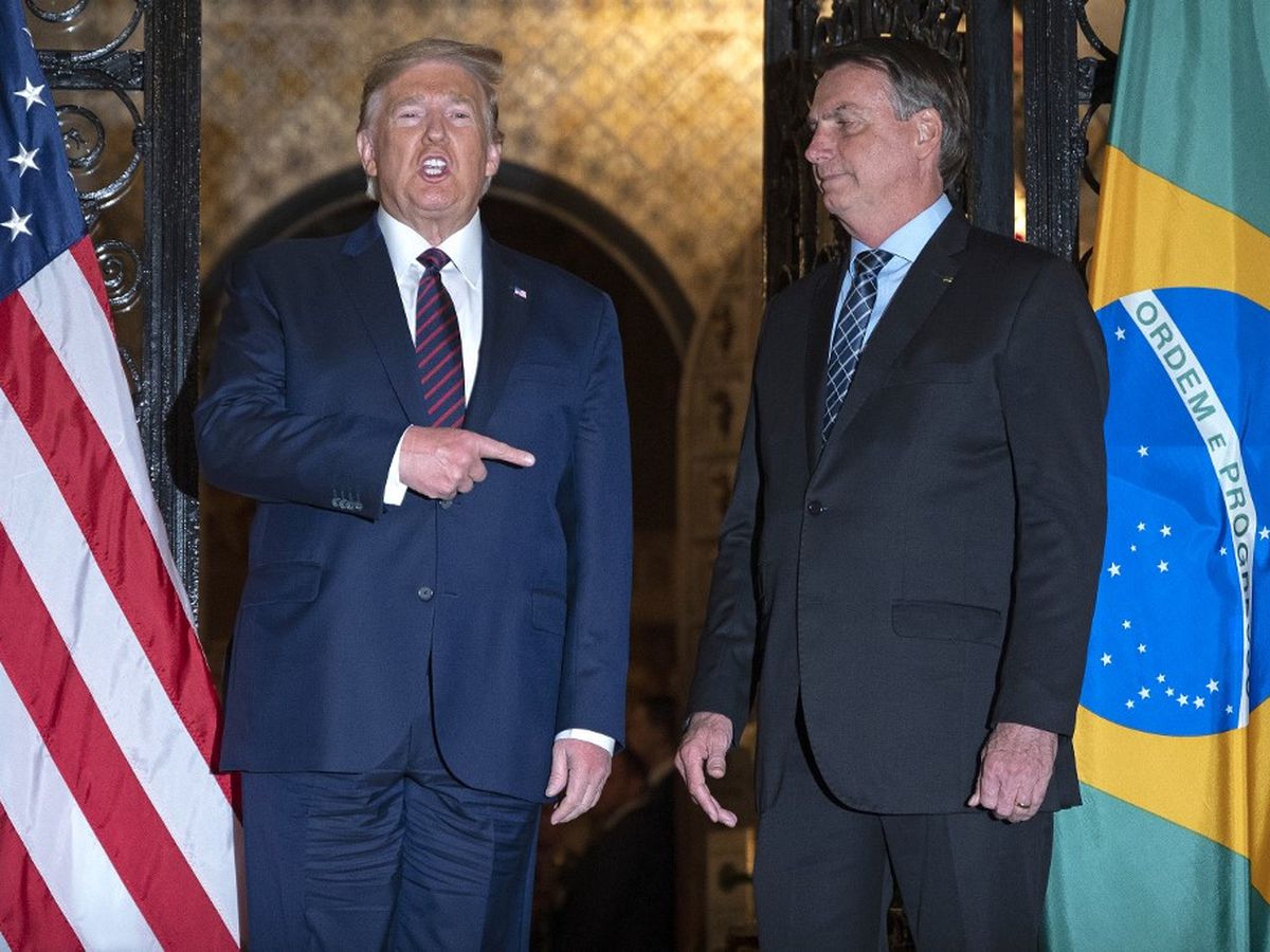 Tổng thống Brazil Jair Bolonaro và ông Trump trong một cuộc gặp (ảnh: AP)