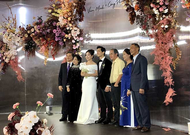 Công Phượng - Viên Minh ở lễ cưới được tổ chức tại TP.HCM hôm 16/11.