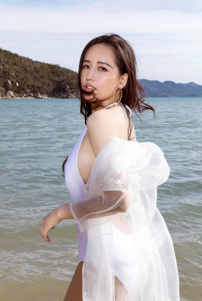 Mai Phương Thuý nóng bỏng với áo tắm, vóc dáng vẫn hoàn hảo sau 14 năm đăng quang - 3