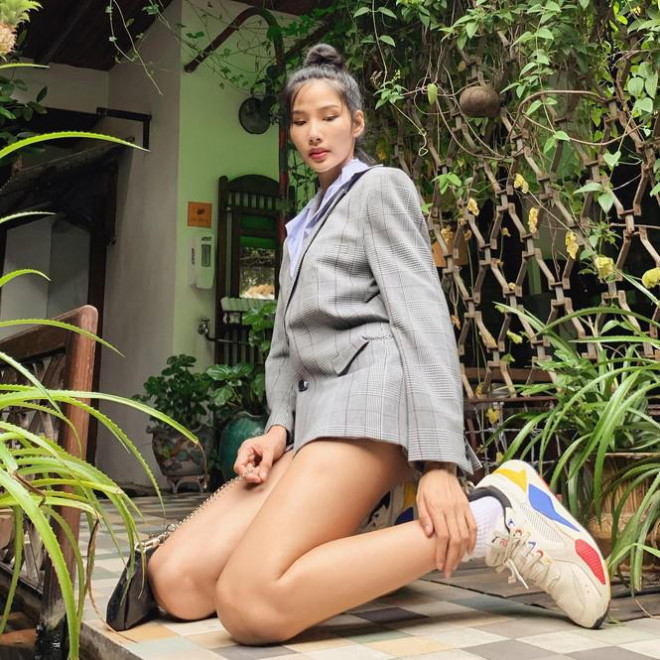 Mai Phương Thuý nóng bỏng với áo tắm, vóc dáng vẫn hoàn hảo sau 14 năm đăng quang - 10