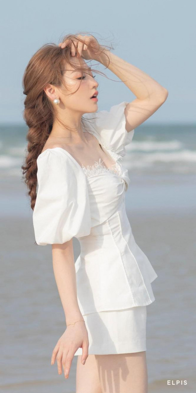 Mai Phương Thuý nóng bỏng với áo tắm, vóc dáng vẫn hoàn hảo sau 14 năm đăng quang - 14