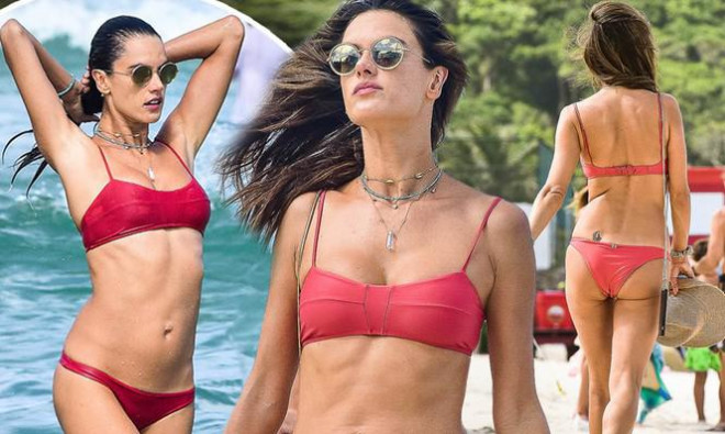 Alessandra Ambrosio thả dáng tuyệt mỹ trên biển - 18