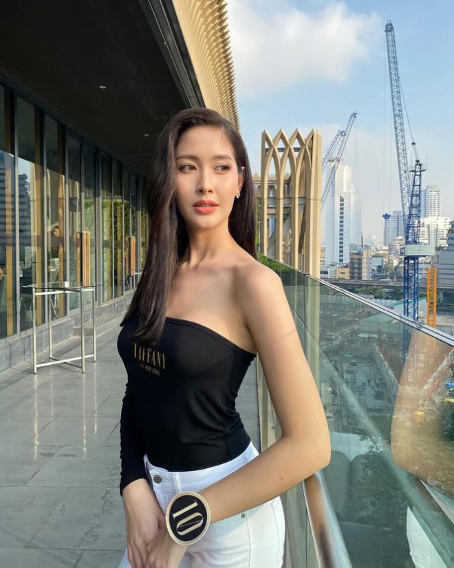 Ngắm nhan sắc rạng ngời của tân Hoa hậu Chuyển giới Thái Lan - 4