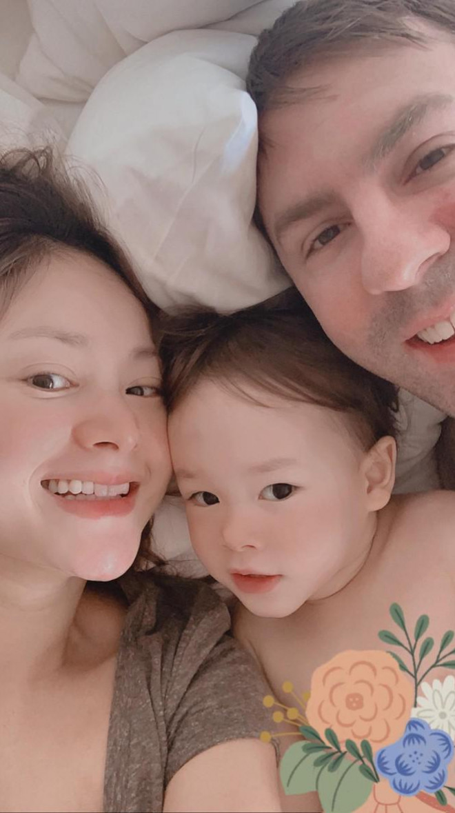 Huyền Lizzie và Thùy Anh 'đọ sắc' trong bikini nhỏ xíu 'nóng nghẹt thở' - 9