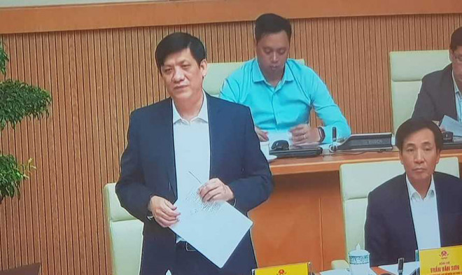 Bộ trưởng Bộ Y tế Nguyễn Thanh Long báo cáo tại cuộc họp