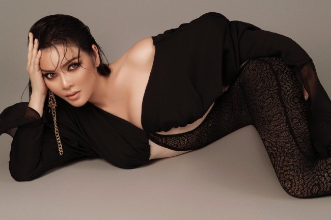 Không phải hình ảnh tiểu thư đài các, bộ ảnh nóng bỏng, đầy táo bạo của Lý Nhã Kỳ được thực hiện theo phong cách của "bom sex" Kim Kardashian.
