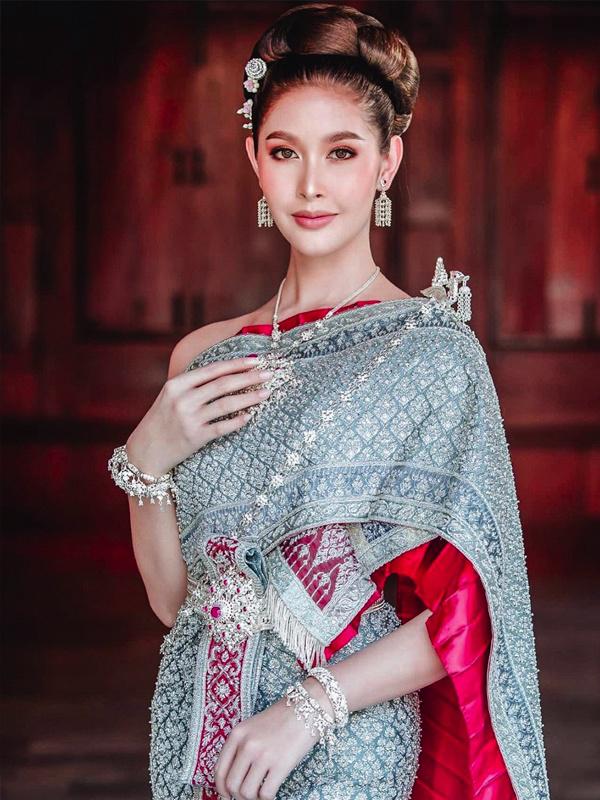 Sắc vóc của Hoa hậu Chuyển giới Thái Lan từng là "fan cứng" của Hương Giang - 13