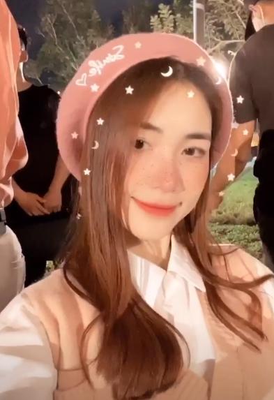 Huyền Lizzie và Thùy Anh 'đọ sắc' trong bikini nhỏ xíu 'nóng nghẹt thở' - 11