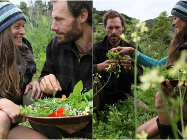 Bạn trẻ - Cuộc sống - Cặp đôi vào rừng sống đời săn bắt hái lượm như thời tiền sử