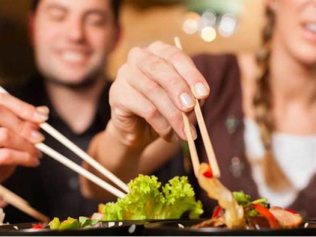 Sức khỏe đời sống - Những thói quen ăn uống nếu không biết sẽ khiến cơ thể rước đủ bệnh vào người