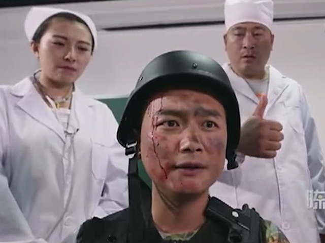 Cười 24H - Chàng trai "gan dạ" khiến các bác sĩ cũng phải... trầm trồ