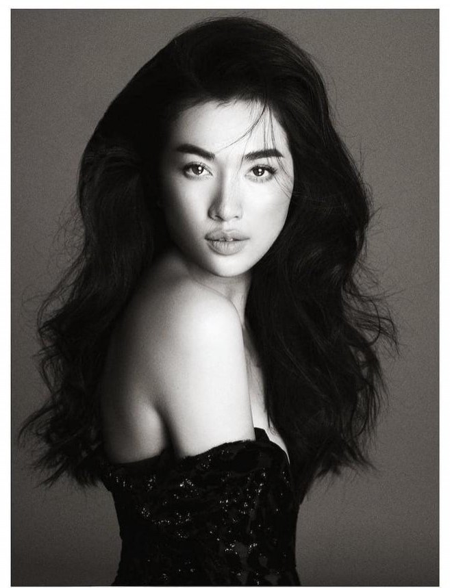 Á hậu Lệ Hằng khoe vẻ đẹp cổ điển với gương mặt 'không góc chết'.