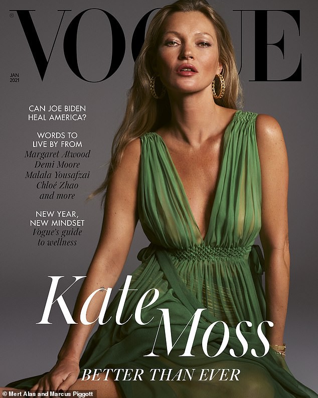 Huyền thoại làng mốt Kate Moss U50 diện váy khoét ngực sâu trẻ trung bất ngờ - 1