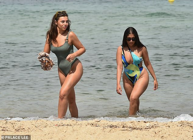 Francesca Allen quá đẹp với áo tắm khiến cánh mày râu phải 'chao đảo' - 3