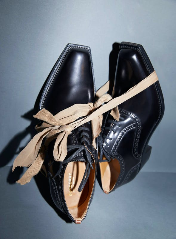 Xu hướng giày mũi vuông đáng chú ý cho mùa mốt 2020 - 1