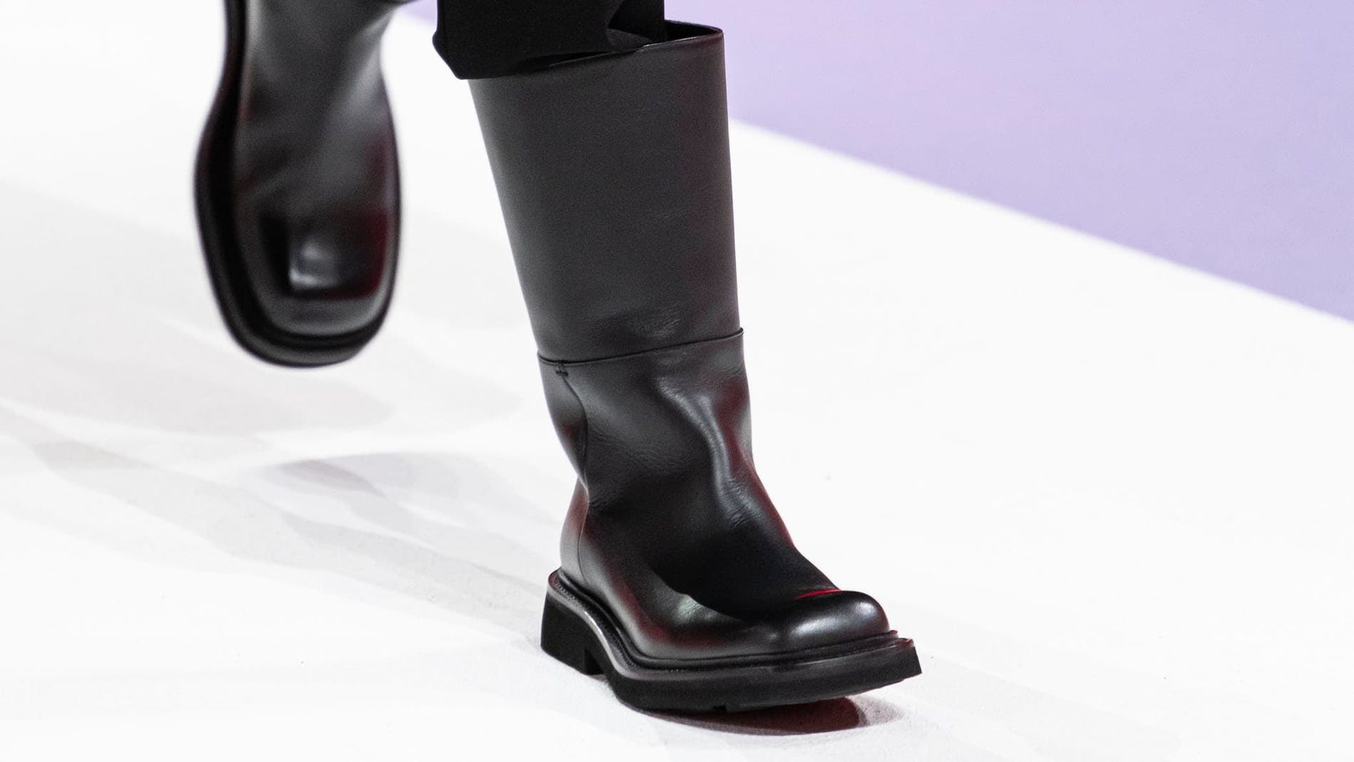 Xu hướng giày mũi vuông đáng chú ý cho mùa mốt 2020 - 2