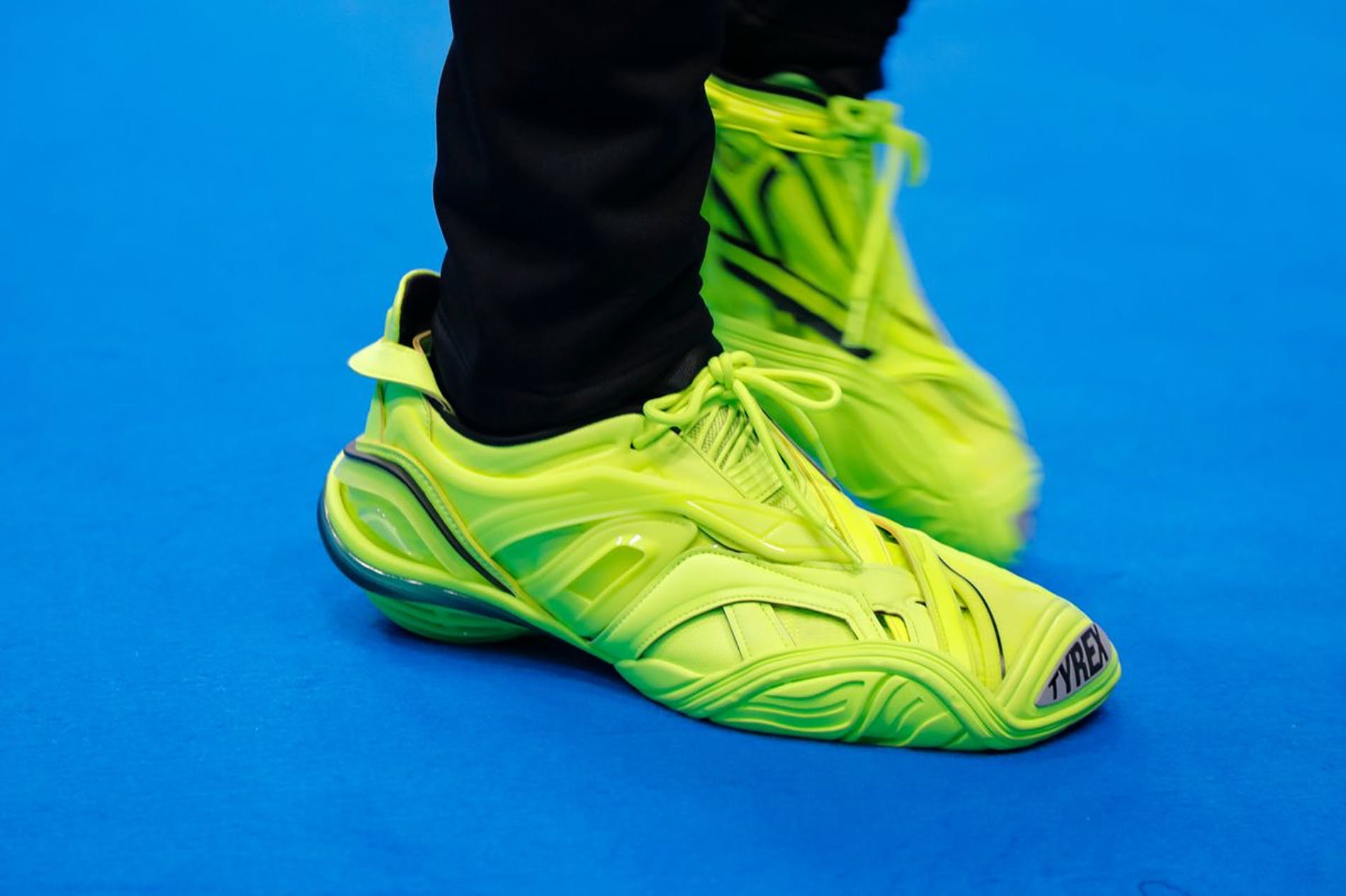 Xu hướng giày mũi vuông đáng chú ý cho mùa mốt 2020 - 5