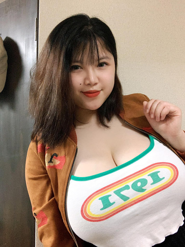 Thu Trang vui vẻ và lạc quan hơn. Cô chia sẻ, bạn bè tại Nhật không hề thắc mắc về ngoại hình của cô. 
