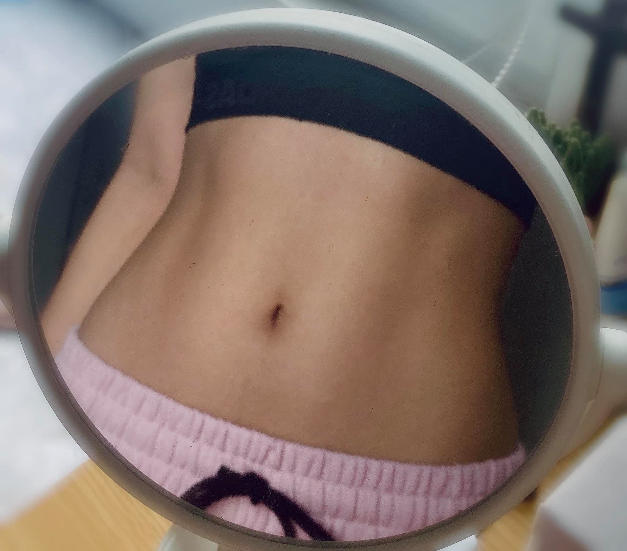 Trước đó, Kiều Trinh từng khoe cơ bụng nét như kẻ vẽ với caption "bé khỏe".