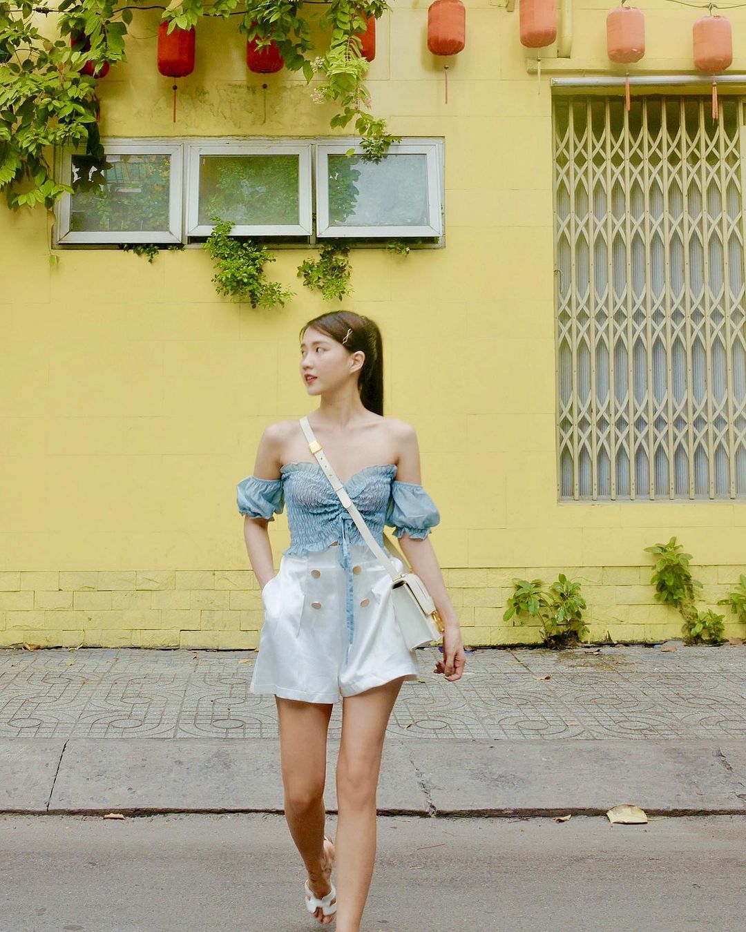 Cư dân mạng nhận xét Kiều Trinh có phần gầy gò khi thân hình cô không còn "có da có thịt" như trước