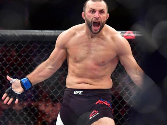 Thể thao - Võ sĩ uống rượu gây gổ ở đám cưới, bị đấm "thân bại danh liệt"