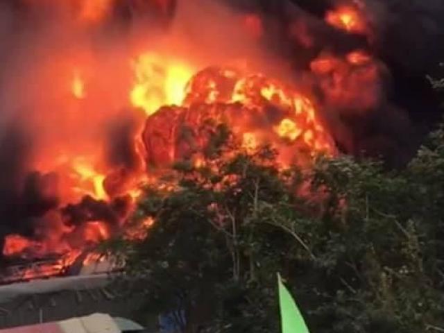 Tin tức trong ngày - Tin tức 24h qua: Xe chở pháo lậu bất ngờ phát nổ bốc cháy kinh hoàng, 8 người thương vong