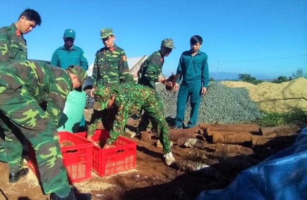 Hơn 2 tấn bom, mìn và đạn dược được phát hiện ngay thị trấn huyện Di Linh (Lâm Đồng)