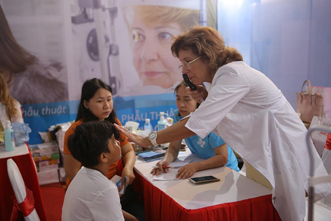 Tham gia Ngày hội Sức khoẻ Cộng đồng TP.HCM với vai trò đồng tổ chức cùng các đơn vị khám chữa bệnh đa ngành tại TP.HCM, đội ngũ chuyên gia Liên Bang Nga đã thực hiện thăm khám trực tiếp cho các đối tượng phụ nữ, trẻ em, người cao tuổi