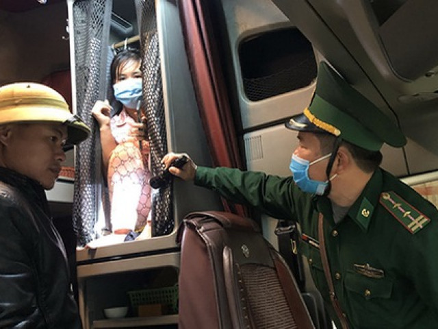 Tin tức trong ngày - Người đàn bà "bí mật" bên trong cabin xe Container từ Lào về Việt Nam