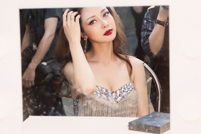 Công chúng công nhận:&nbsp;&#34;Dáng sau sinh như vậy là tuyệt đẹp rồi, càng đẻ dáng lại càng đẹp hơn&#34;, &#34;4 con rồi mà đẹp thế này ai đẹp hơn nổi&#34;&nbsp;- một số người nói.&nbsp;

