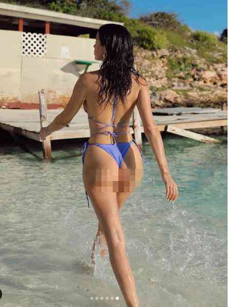 Nàng WAG nóng bỏng Nicole Williams phô diễn đường cong hoàn hảo với áo tắm - 6