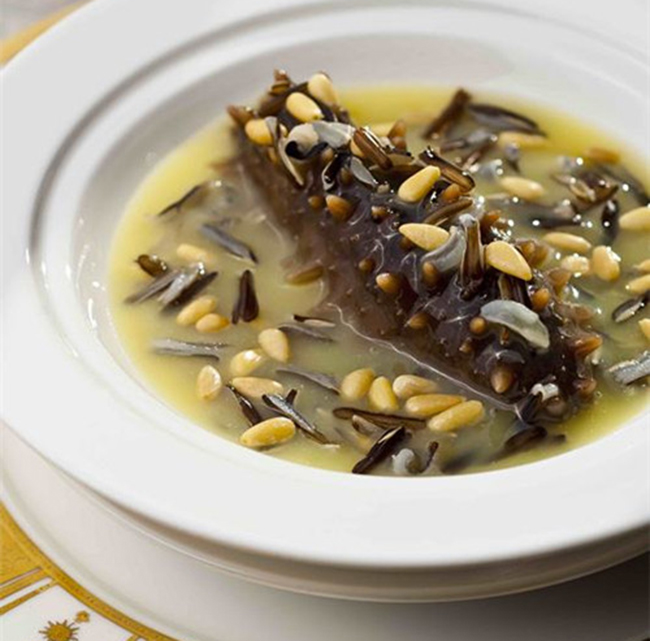 Để sản xuất và canh tác loại gạo này, người dân thường phải bỏ ra chi phí khá cao và điều kiện sinh trưởng của nó cũng khắt khe, do đó sản lượng hằng năm không nhiều.&nbsp;
