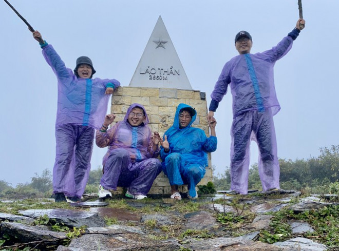 Chuyến leo Lảo Thẩn, Y Tý đáng nhớ cùng những người bạn mới quen - Ảnh: NVCC