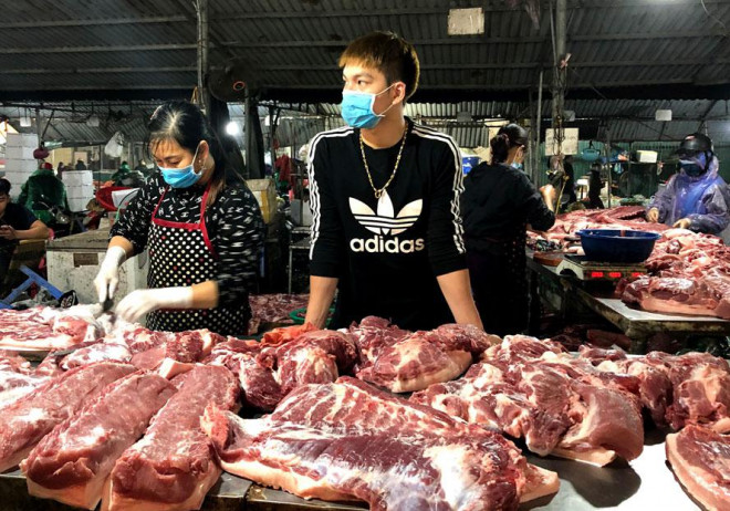 &nbsp;Người tiêu dùng đang được mua thịt lợn ở mức giá “dễ chịu” nhất từ đầu năm đến nay.