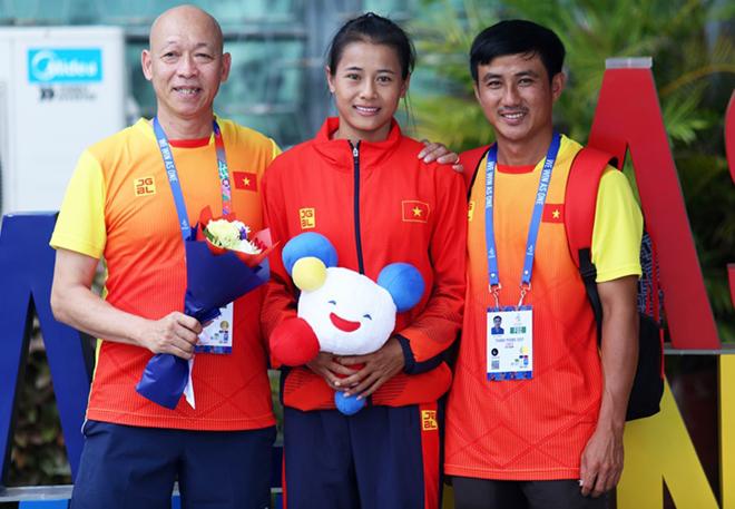 VĐV Nguyễn Thị Phương Trinh (giữa) giành HCĐ tại SEA Games 30.