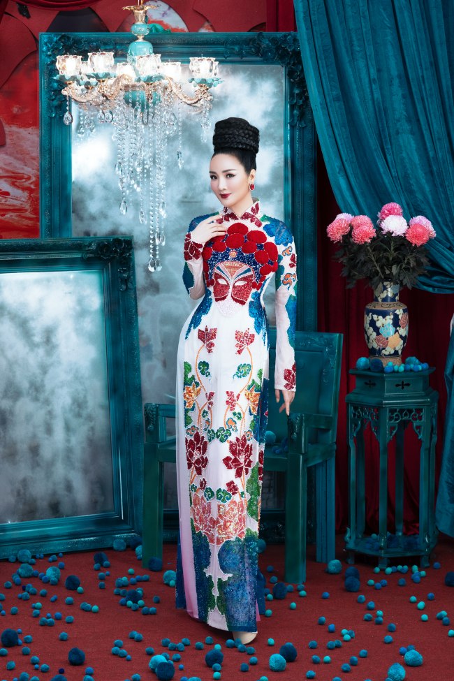 Hoa hậu Đền Hùng Giáng My đẹp kiêu sa trong loạt thiết kế áo dài độc đáo.