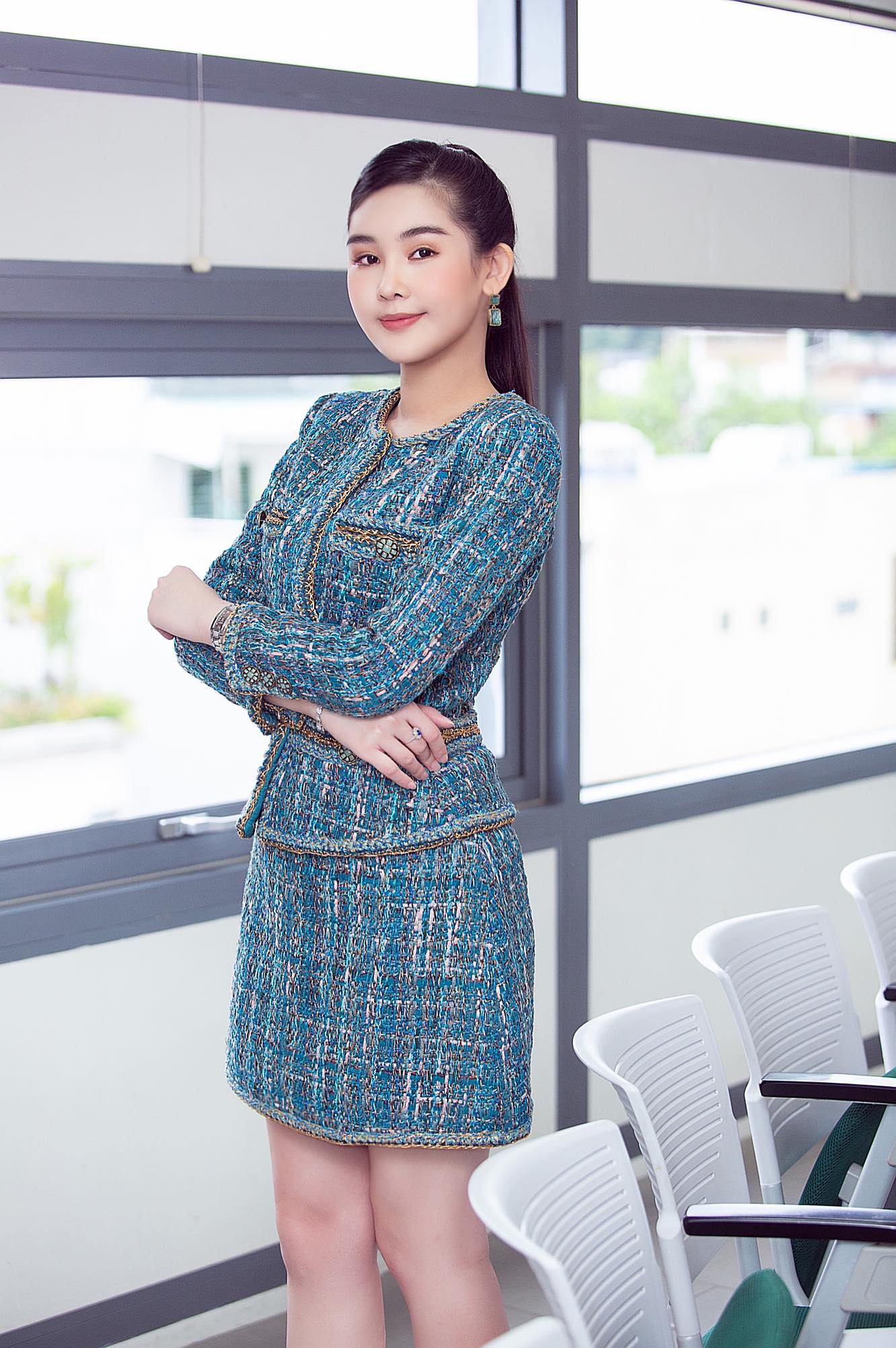 Thời trang đi dạy kín đáo, thanh lịch của Lê Âu Ngân Anh.&nbsp;