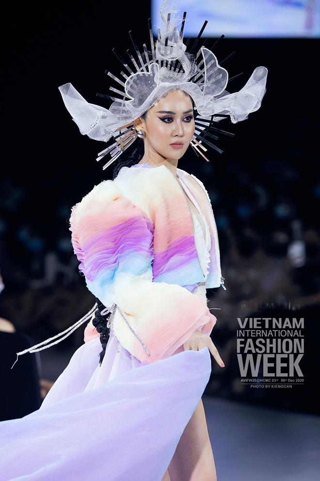Á hậu Trúc Ny tỏa sáng ngút ngàn khi tái xuất sàn diễn thời trang - 6