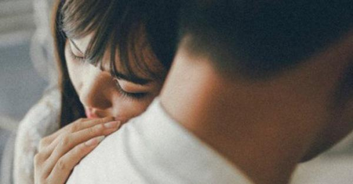 Bạn trẻ - Cuộc sống - Định ly hôn cô vợ liệt nửa người vì áp lực từ bố mẹ nhưng vợ xin "một đêm cuối"