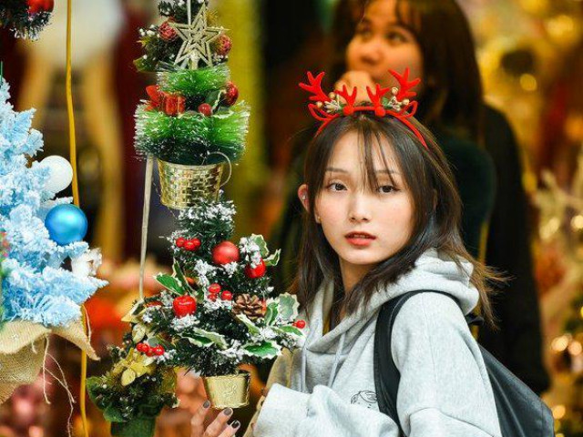 Thị trường - Tiêu dùng - Hàng Mã rực rỡ sắc màu đón Noel