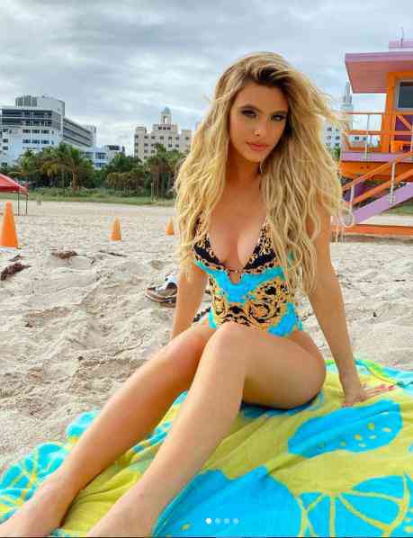 Hotgirl đình đám Lele Pons nảy nở đẹp như mộng ở biển - 5