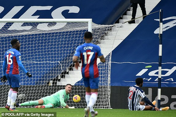 Trực tiếp bóng đá West Brom - Crystal Palace: Zaha lập cú đúp - 17