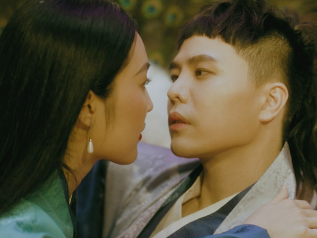 Ca nhạc - MTV - Ngỡ ngàng danh tính "nàng Kiều" tình tứ với Trịnh Thăng Bình