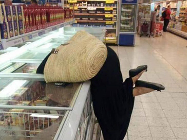 Tranh vui - Bật cười khi vô tình bắt gặp hình ảnh "quái dị" trong siêu thị