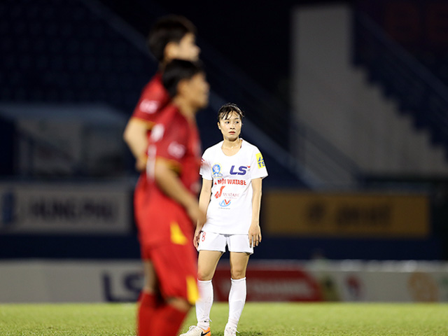 Bóng đá - Nghẹt thở "chung kết" bóng đá nữ: Hải Yến bật khóc, hot girl Hoàng Loan "thẫn thờ"