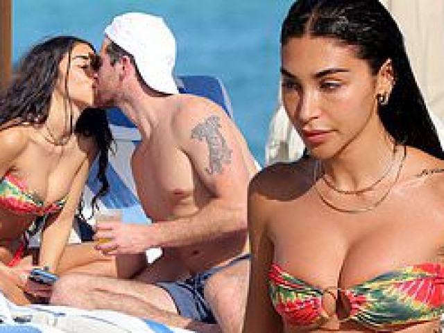 Làm đẹp - Nữ DJ Chantel Jeffries cực 'bốc lửa' với áo tắm quây