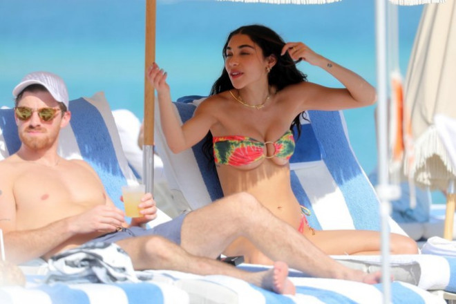 Nữ DJ Chantel Jeffries cực 'bốc lửa' với áo tắm quây - 3