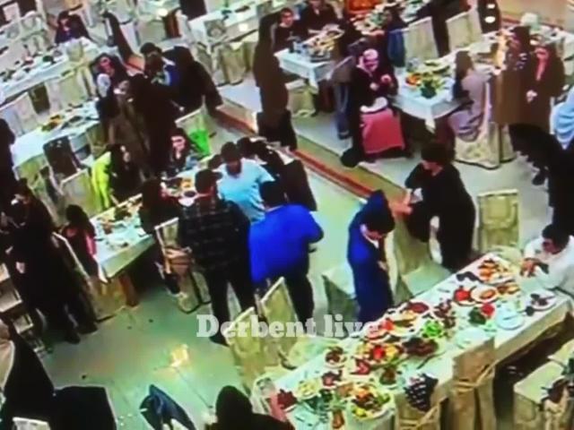 Media - Gây sự đánh nhau ở đám cưới, cao thủ MMA bị đấm ngã "sấp mặt"