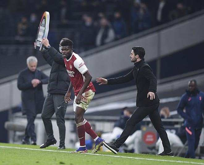 Arsenal thủng lưới kiểu tiếu lâm: Bị Tottenham 4-đánh-2 vì sự cố kỳ lạ - 3